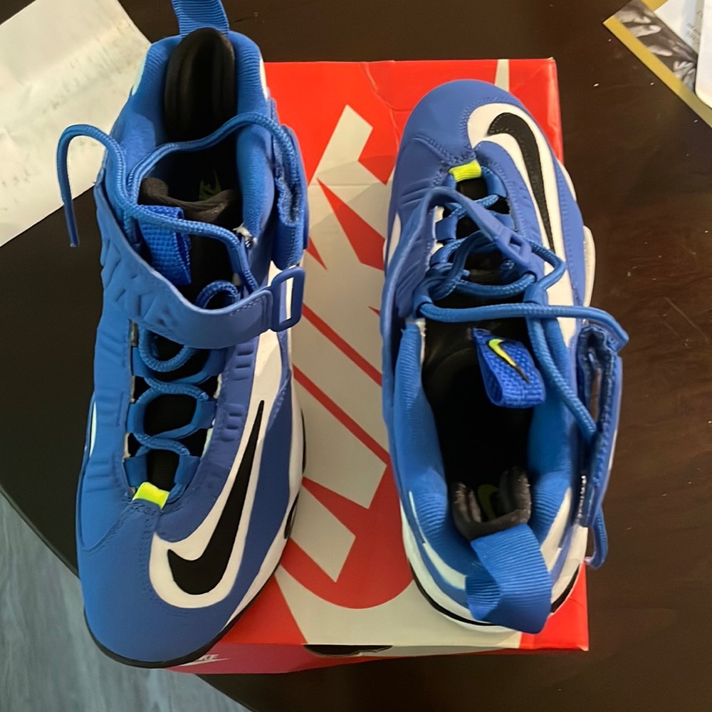 Brand new never worn with box 5y Nike sneaker
